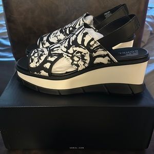 SOREL JOANIE III SLINGBACK: BLACK/WHITE: NEW IN BOX: SIZE 12